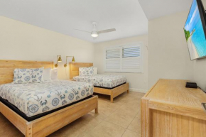 Top-Floor Corner Unit w/ Gulf Views, Pool, Balcony